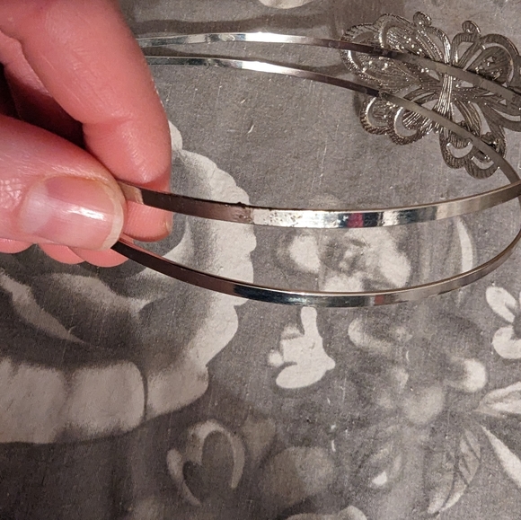 🌟$3/$20🌟Woman's Butterfly Headband - Picture 5 of 5